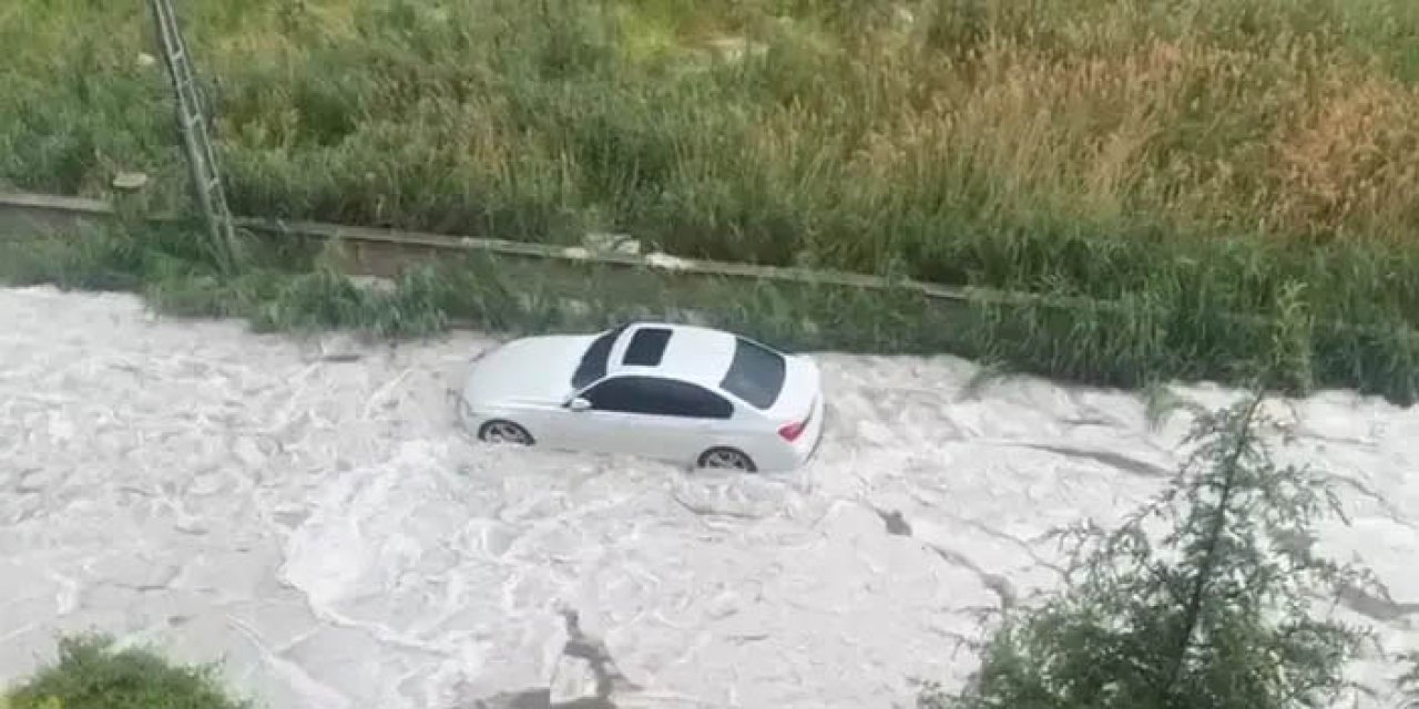 Ankara'da dolu ve sağanak hayatı olumsuz etkiledi
