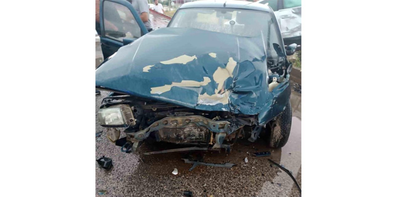 Eskişehir-Afyonkarahisar karayolunda kaza: 2'si ağır 4 kişi yaralandı