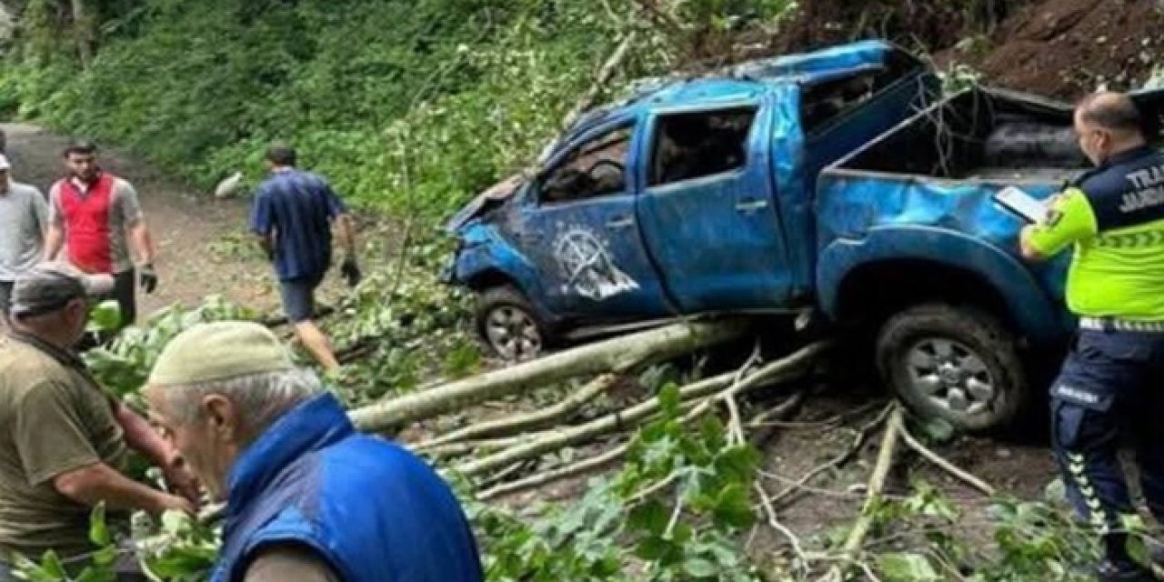 Rize'de uçuruma yuvarlanan kamyonetteki çift hayatını kaybetti