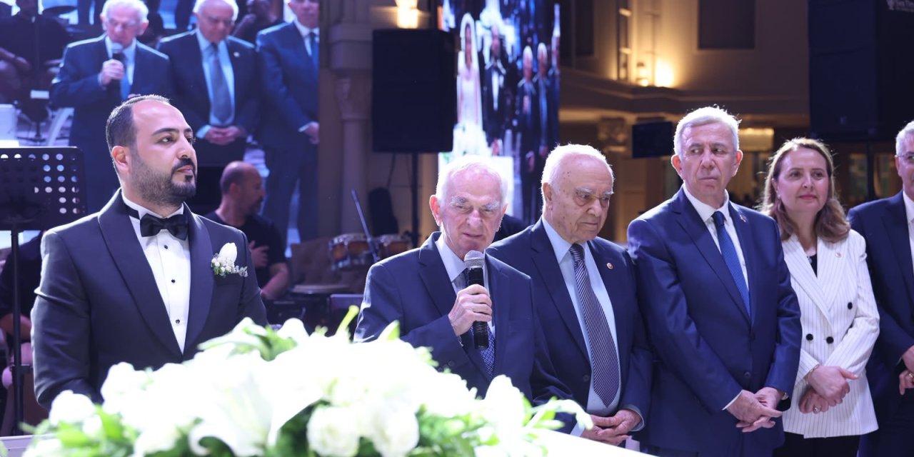 Mansur Yavaş’ın Seyfi Oktay’a bakışı gündem oldu