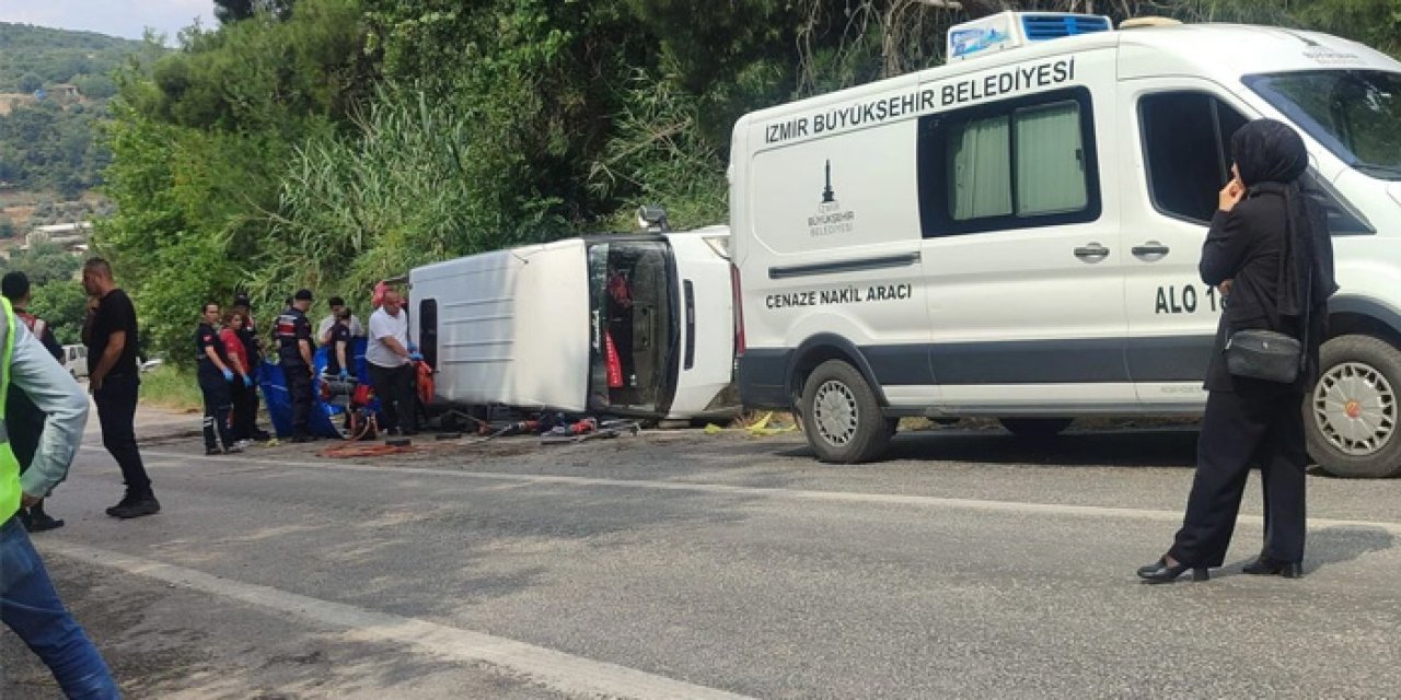 İzmir’de tarım işçilerini taşıyan minibüs devrildi: 1 ölü, 11 yaralı