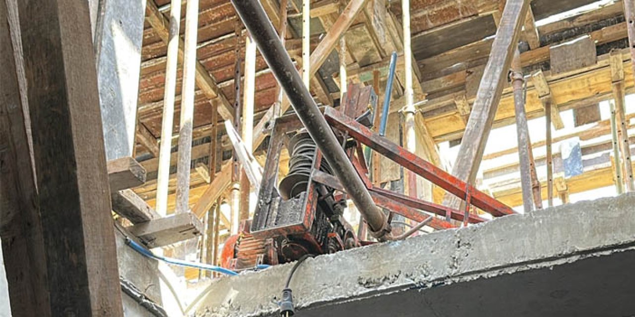 Kütahya'da inşaat faciası: İskele çöktü, 4 işçi yaralandı