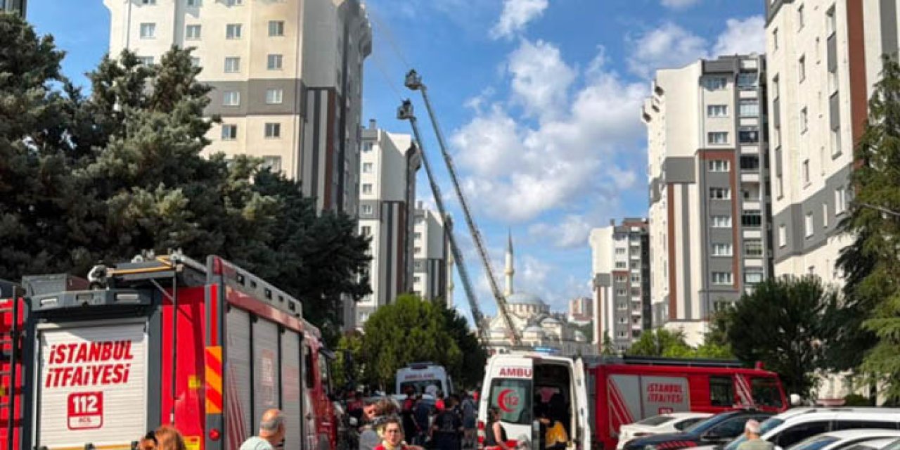 İstanbul'da'de çatı yangını: 12 kişi hastaneye kaldırıldı