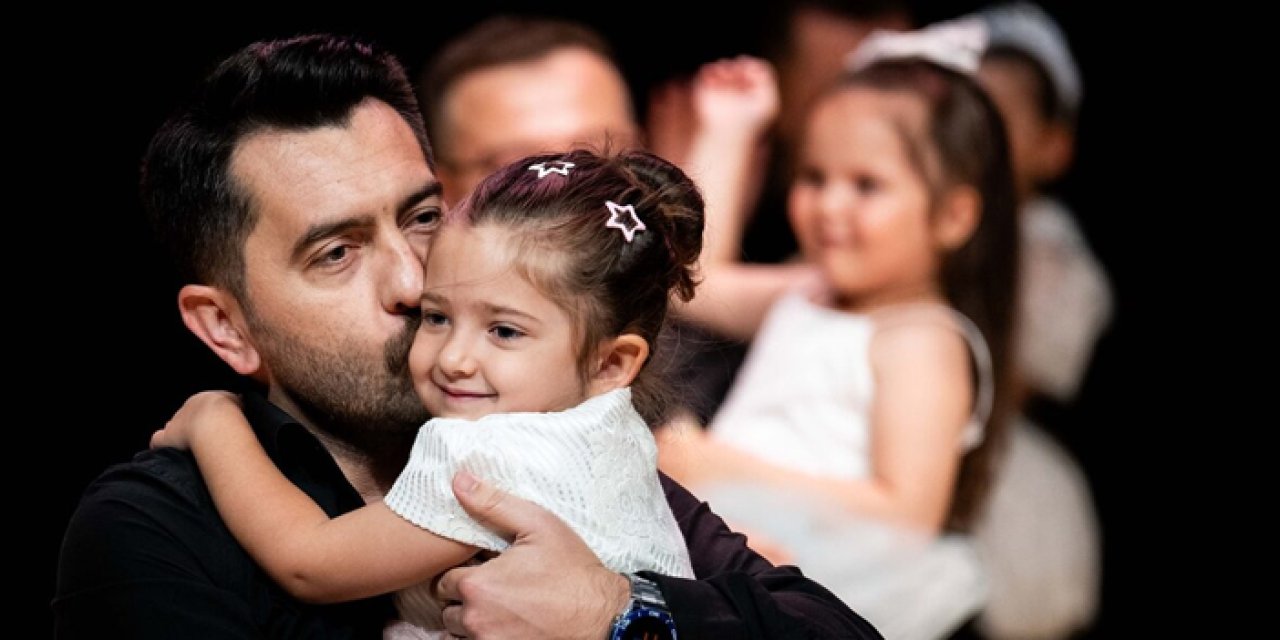 Altındağ’da minikler sahnede babalarıyla gurur dolu anlar yaşadı