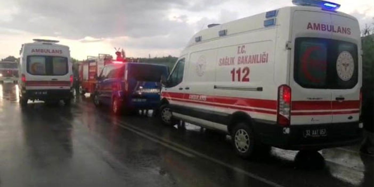 Isparta'da tur minibüsü kazası: 4 ölü, 16 yaralı