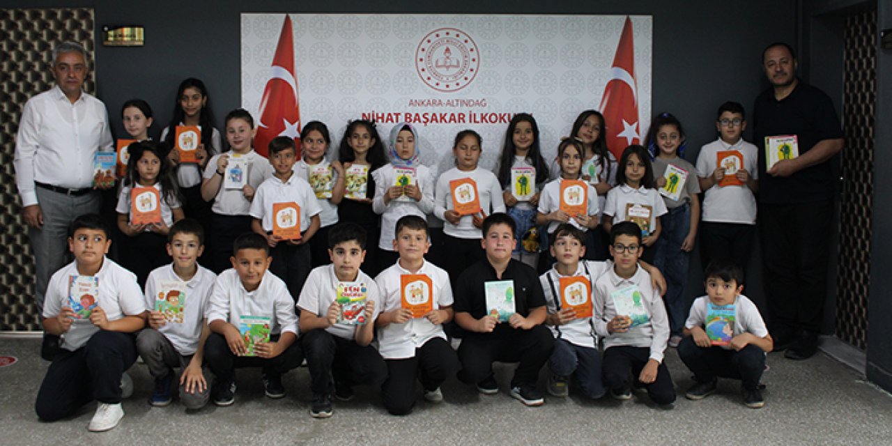 Nihat Başakar’ın kitap kurtları rekor kırdı: 500 kitap okuma seviyesine ulaşıldı