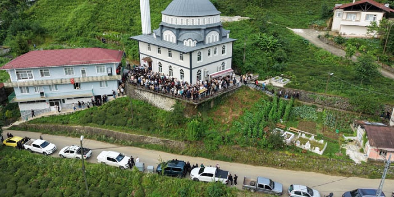 Rize'de 3 aracın karıştığı kaza sonrası yangın çıktı; 3 ölü, 5 yaralı