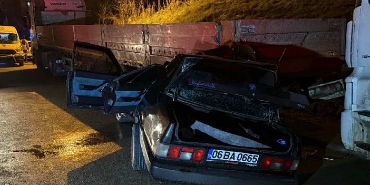 Otomobil tıra çarptı; 1'i ağır 2 yaralı