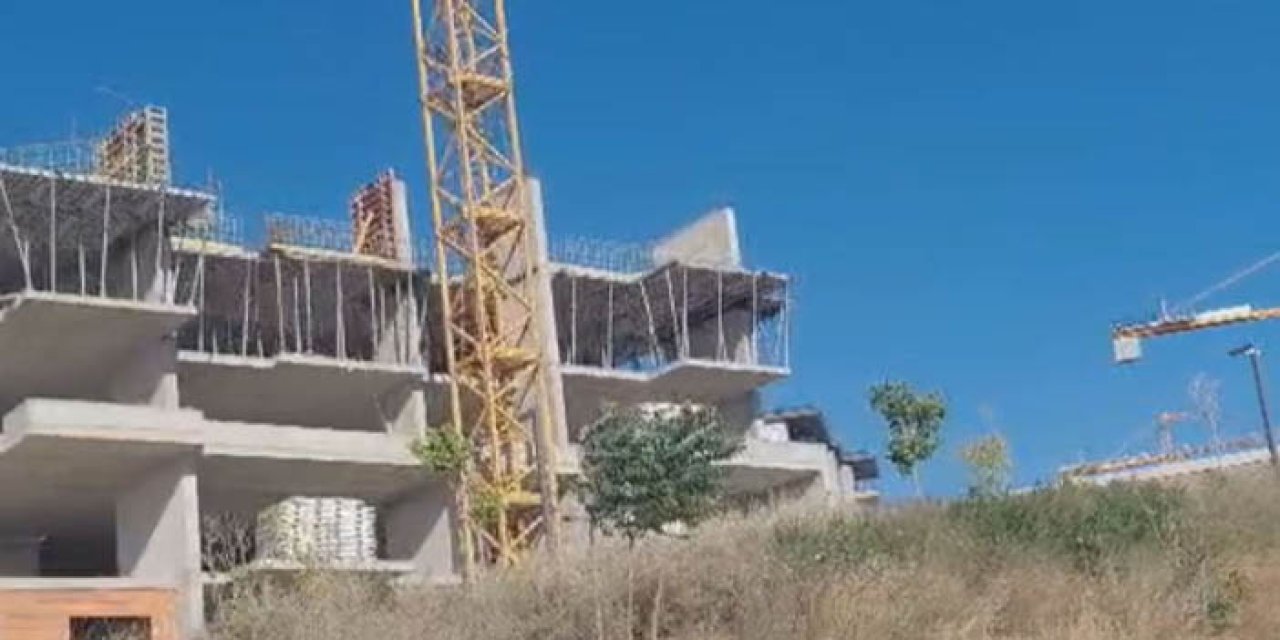 Pendik'te inşaatın 4'üncü katından düşen işçi ağır yaralandı