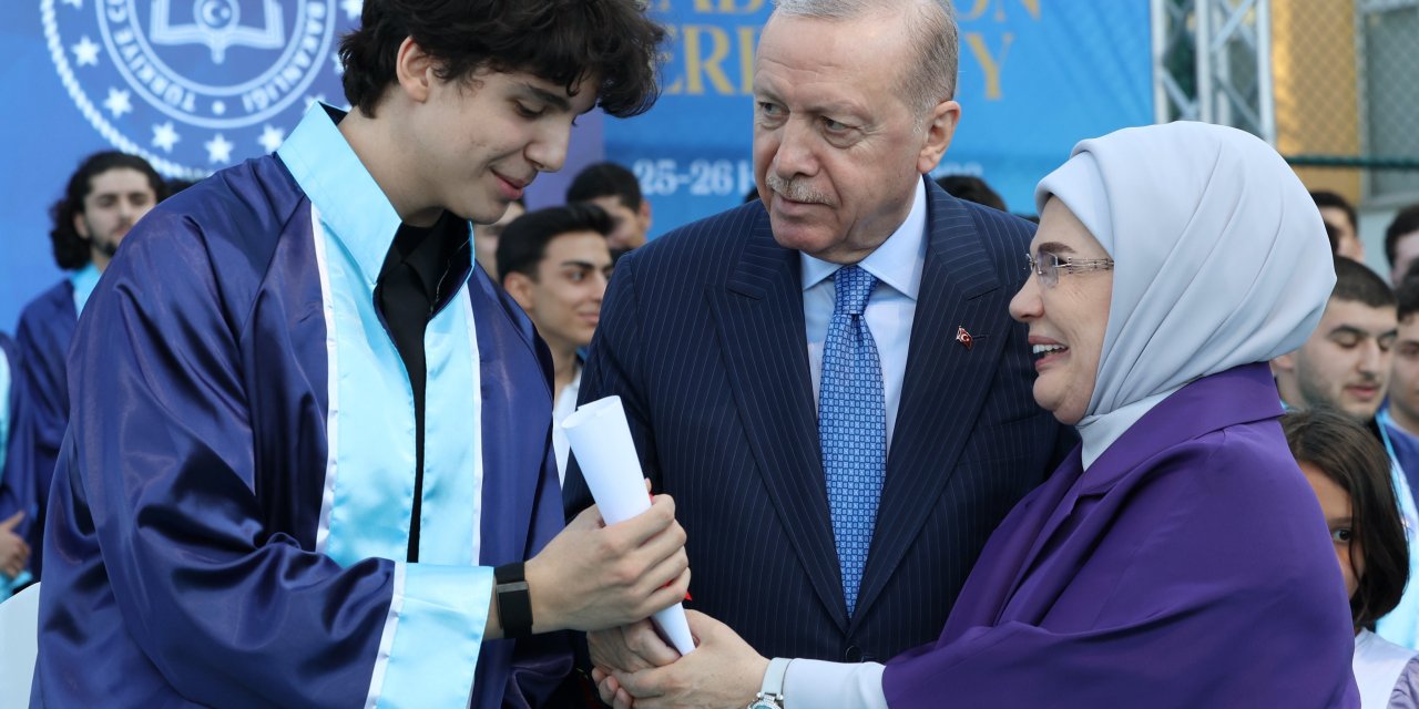 Cumhurbaşkanı Erdoğan, torunu Ömer Tayyip Erdoğan'ın mezuniyet törenine katıldı