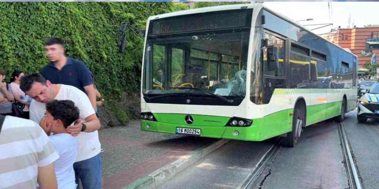 Halk otobüsü anne ve bebeğine çarptı
