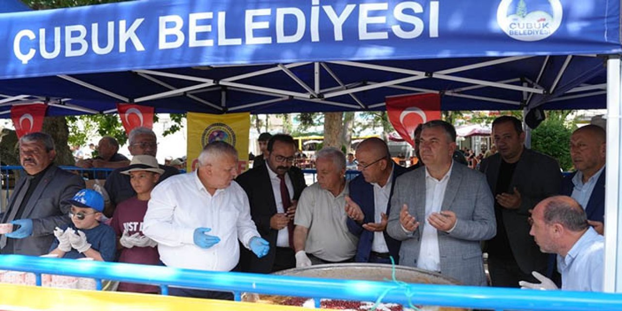 Çubuk'ta vatandaşlara Aşure dağıtıldı