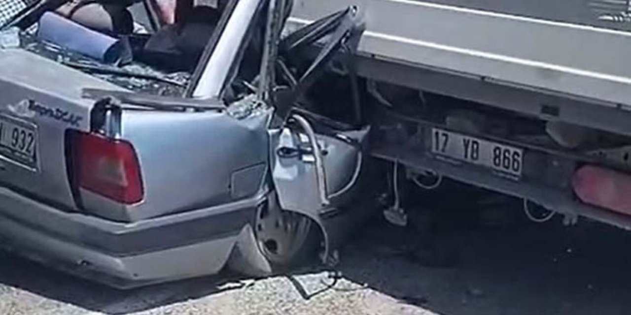 Çanakkale'de otomobil kamyonete çarptı: 2'si ağır 4 yaralı
