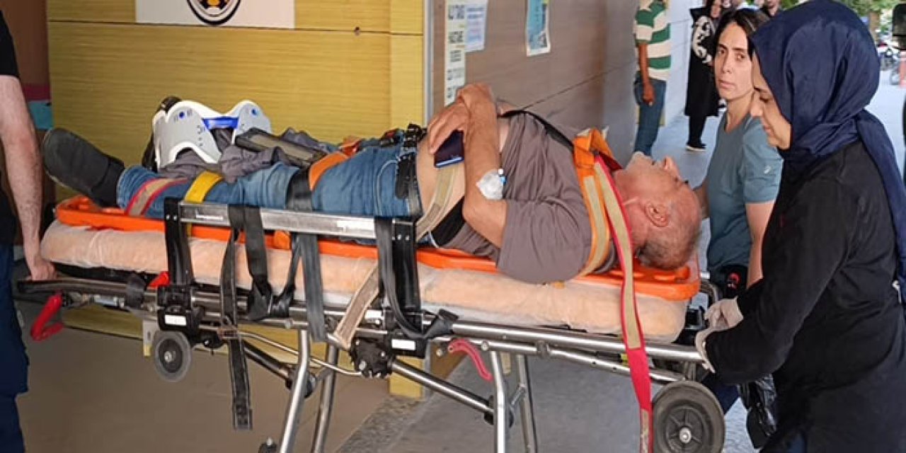 Park halindeki kamyona çarptı Şoförü ağır yaralandı