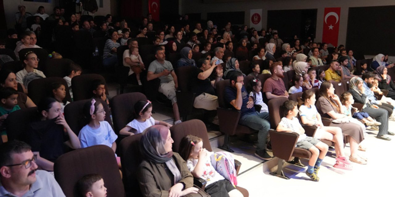 Keçiören’de “Çizmeli Kedi” sahnede! Çocuklar tiyatro ile buluştu