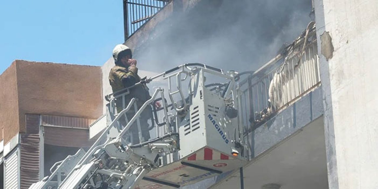 İzmir'de 7 katlı binada korkutan yangın