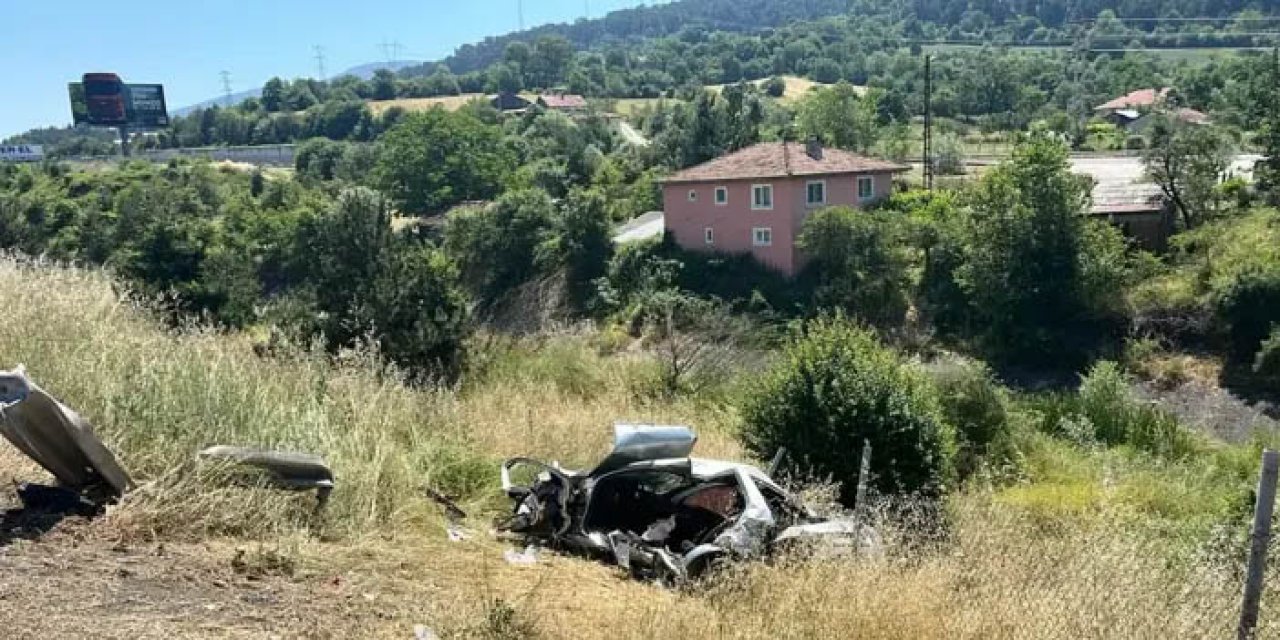 Bolu'da otoyolda otomobil şarampole devrildi: 1 ölü, 3 yaralı