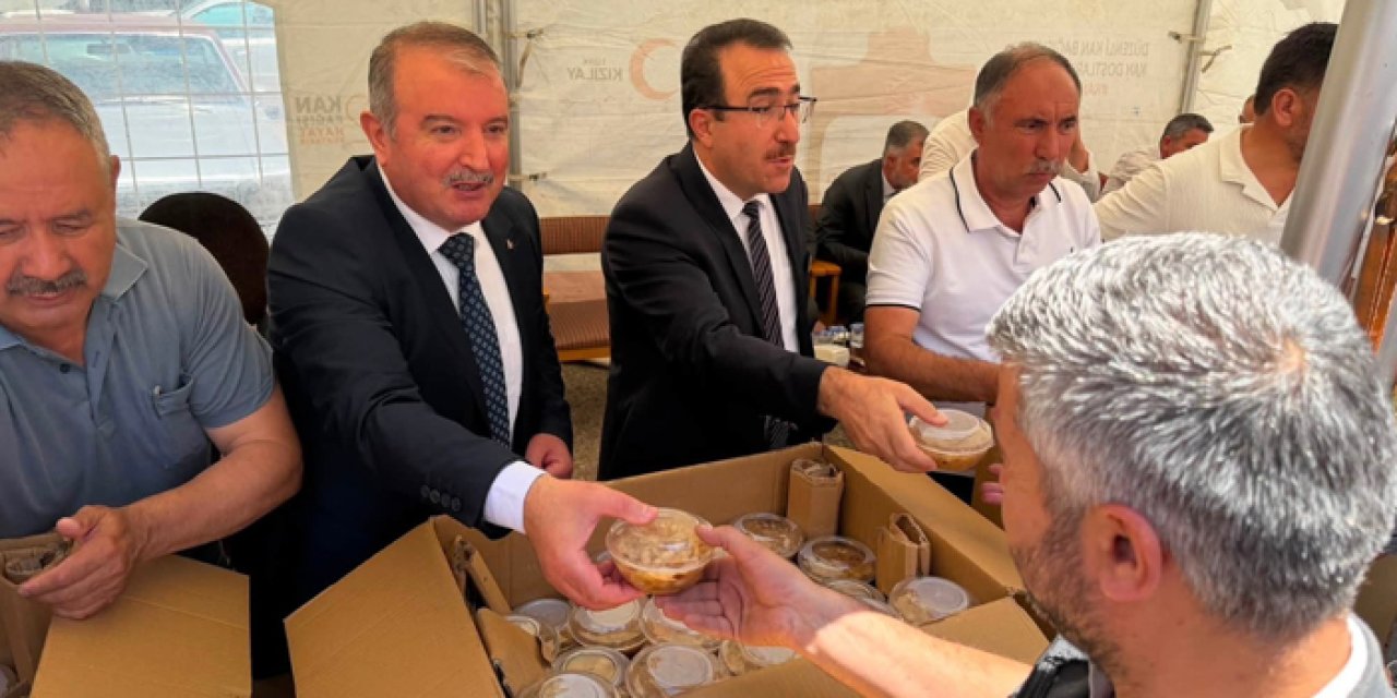 Mobilyanın başkenti Siteler’de aşure kazanları kaynadı