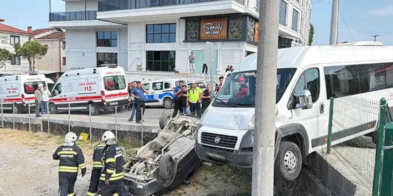 İşçi servisi ile iki otomobil çarpıştı: 3 yaralı