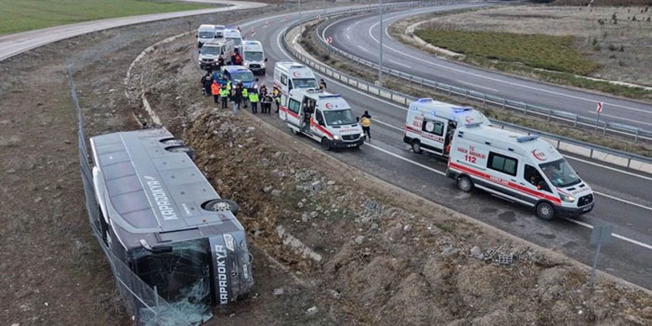 Ankara-Niğde otoyolunda otobüs devrildi: 23 yaralı