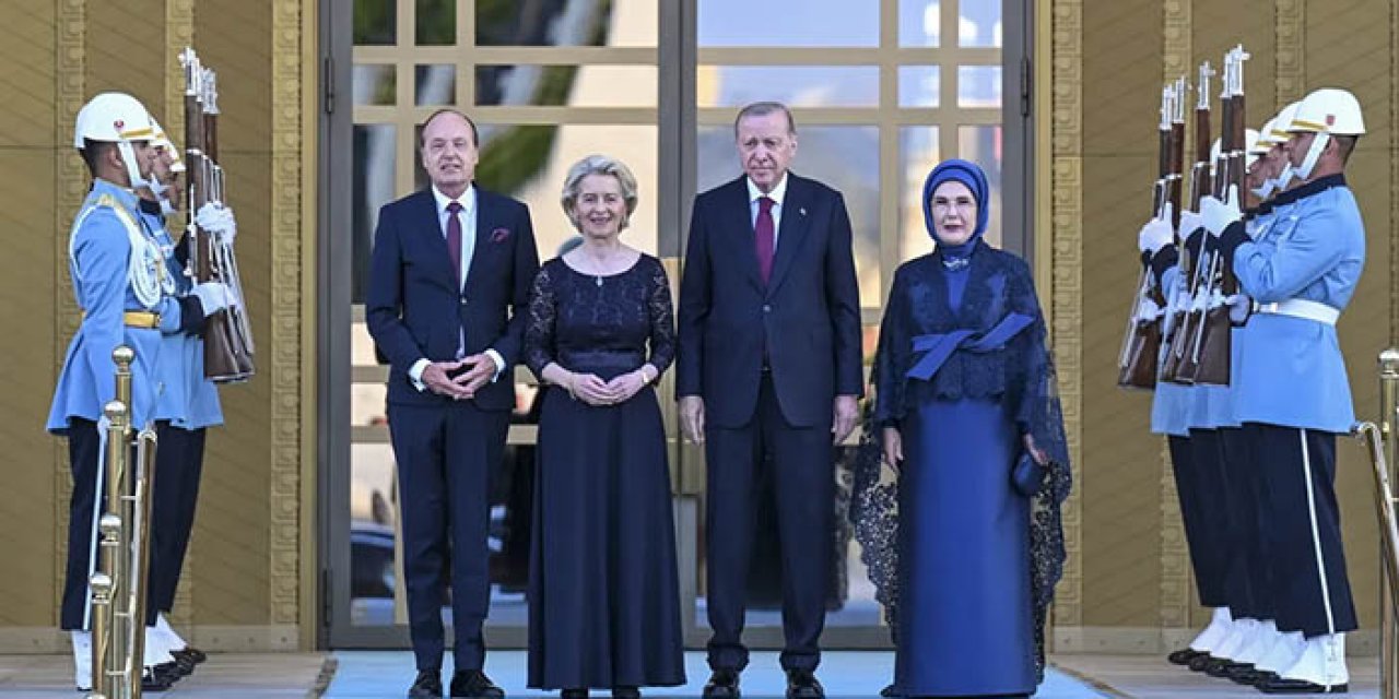Erdoğan, NATO zirvesi liderlerine Külliye'de akşam yemeği verdi