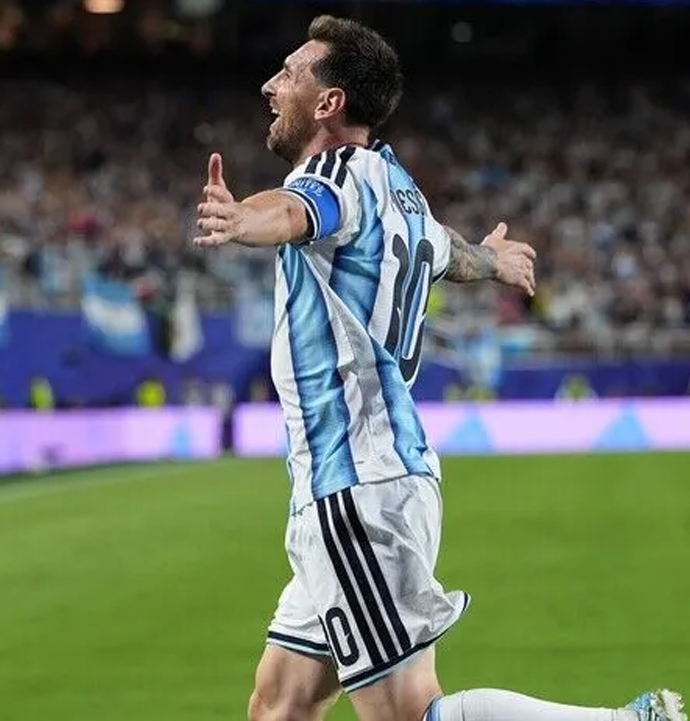 Dünya Kupası’nda zirve karıştı: Messi tarih yazıyor