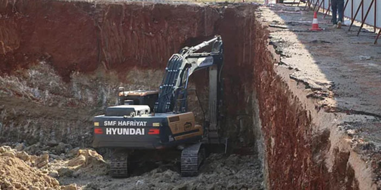 Göçük altında kalan kepçe operatörü hayatını kaybetti
