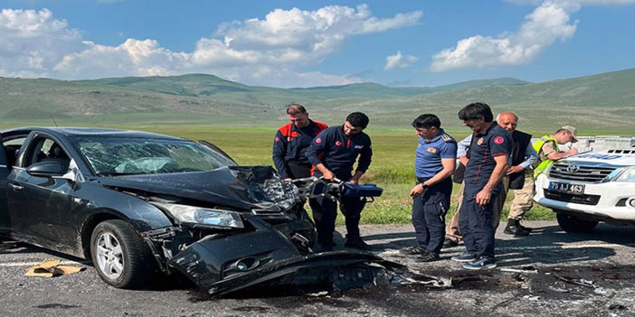 Minibüs ile otomobil çarpıştı: 7 yaralı