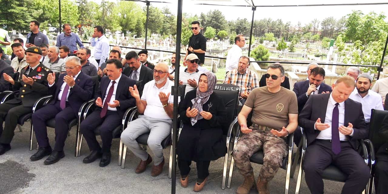 15 Temmuz şehidi Kübra Doğanay mezarı başında yad edildi