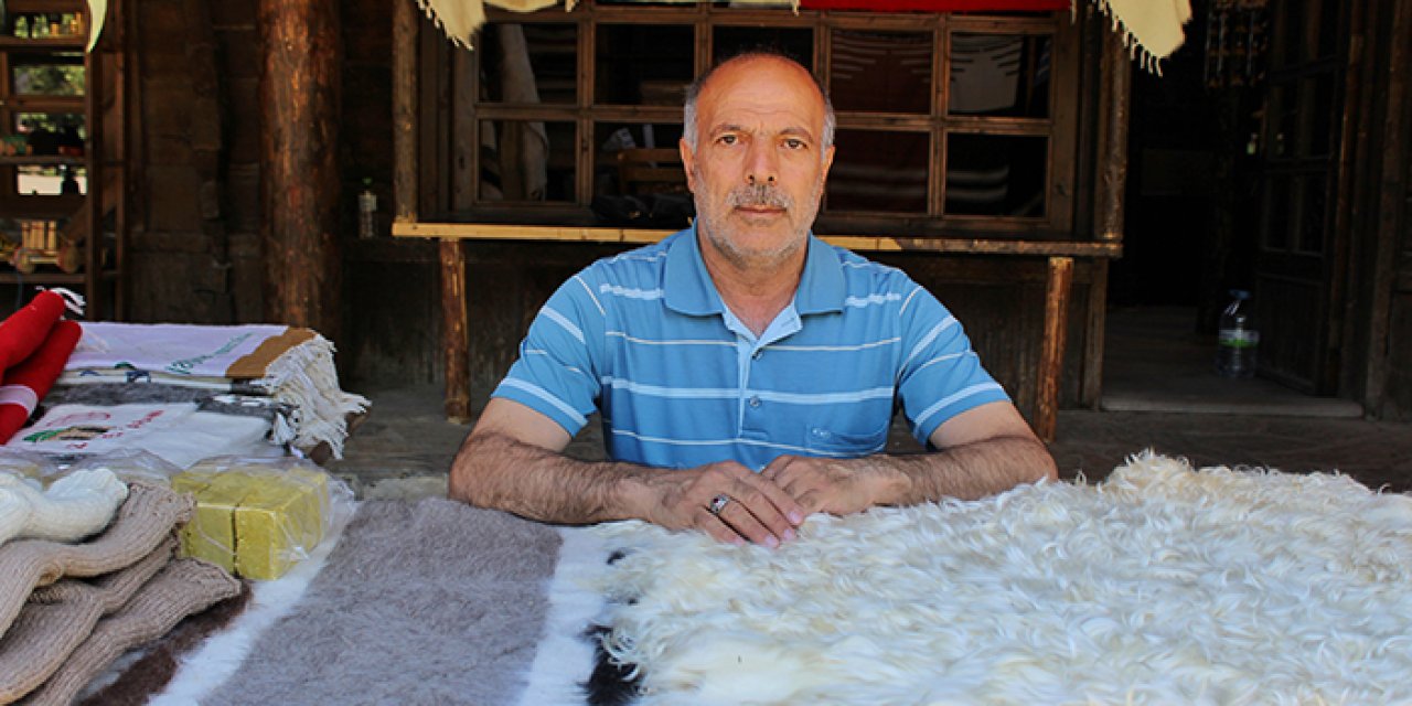 50 yıldır geleneksel yöntemlerle dokuyor: Siirt'in kültürel mirasını ilmek ilmek işliyor