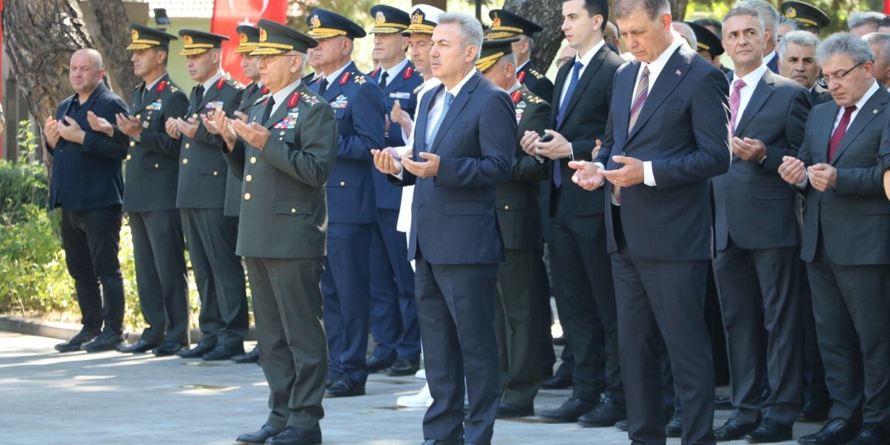 İzmir’de 15 Temmuz şehitleri törenle yad edildi