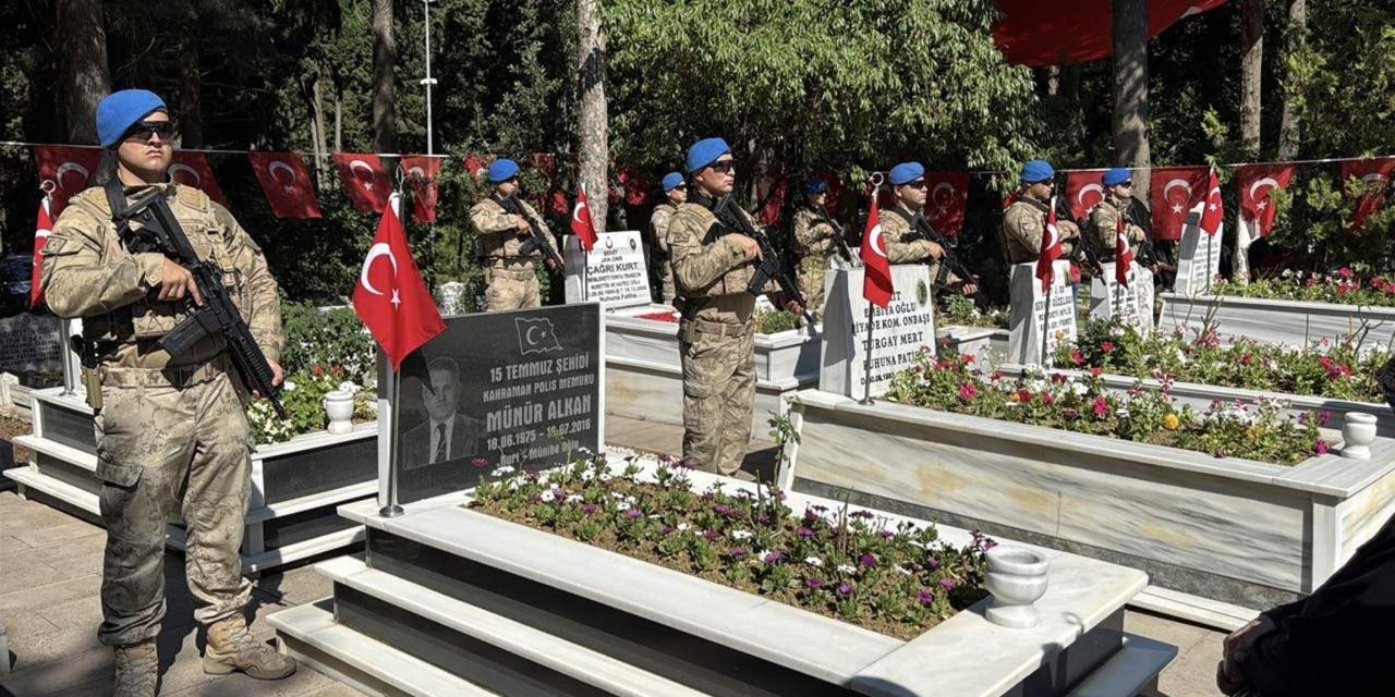 Trakya’da şehitler kabirleri başında dualarla yad edildi