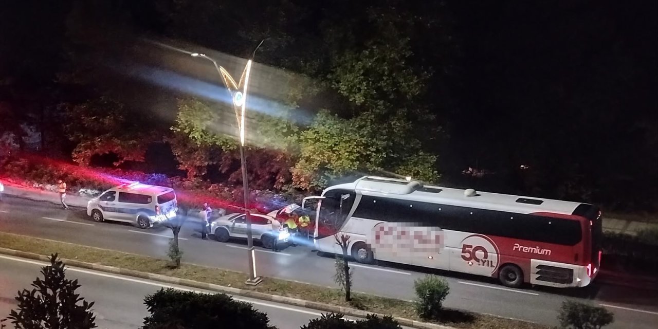 Polis aracına çarpan otobüsün sürücüsü alkollü yakalandı