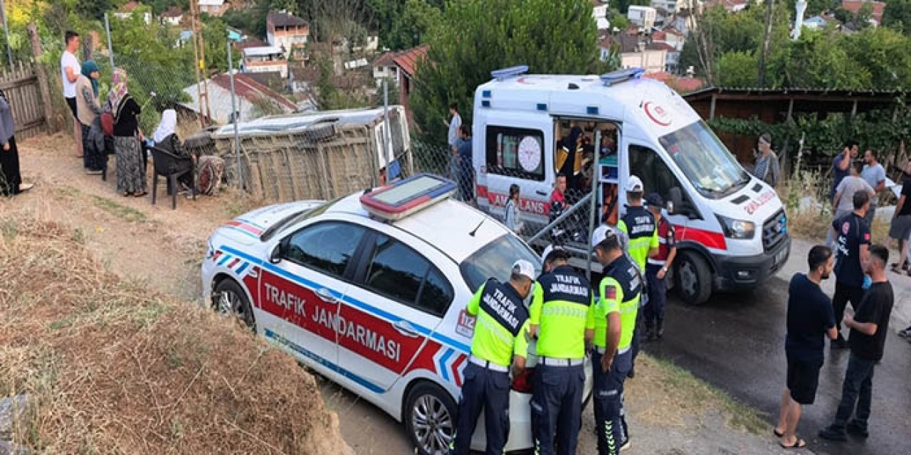 Bursa’da tarım işçilerini taşıyan minibüs devrildi: 7 yaralı