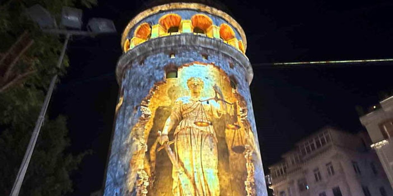 Galata Kulesi'nde 15 Temmuz Mapping Gösterisi