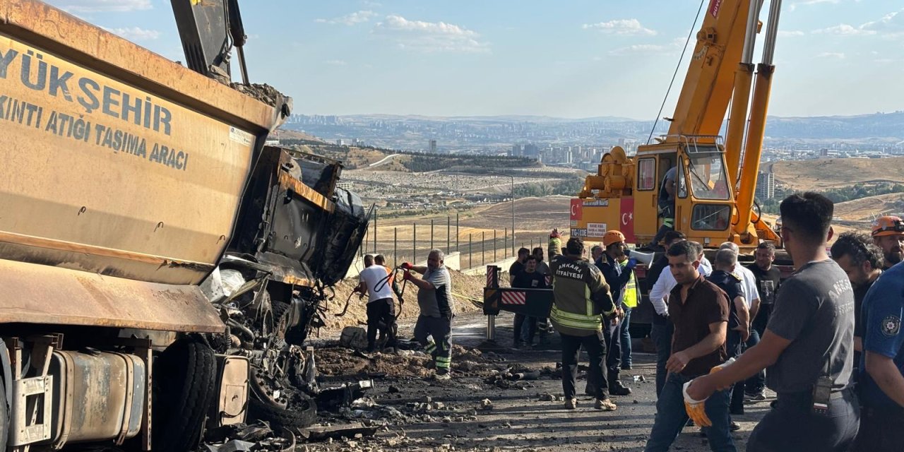 Ankara’da yol çalışması sırasında iki hafriyat kamyonu çarpıştı: 2 kişi öldü