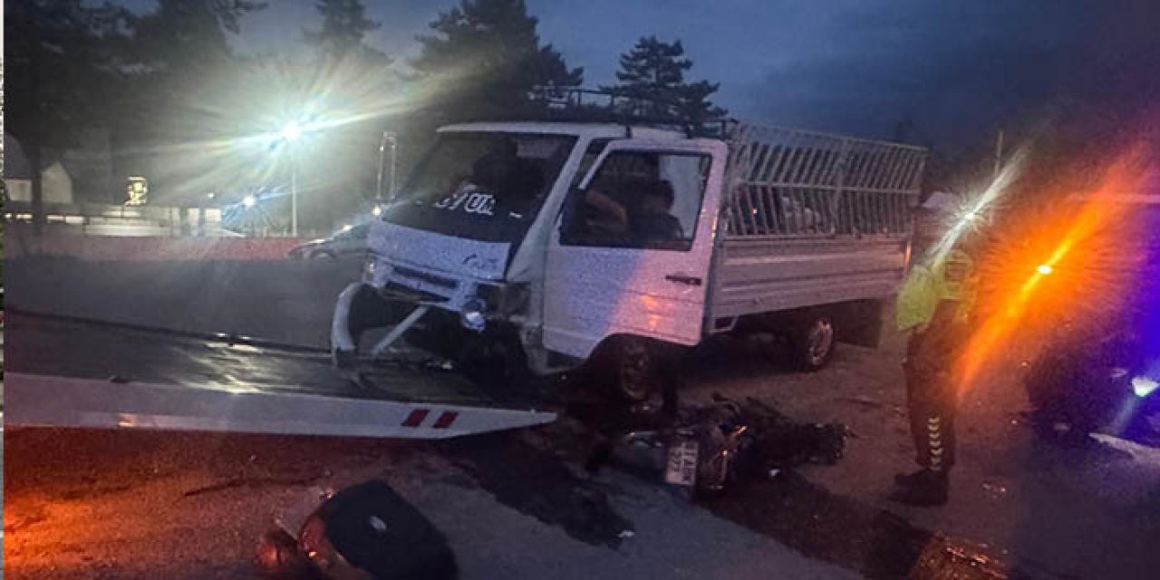 Kamyonet ile çarpışan motosiklet sürücüsü yaşamını yitirdi