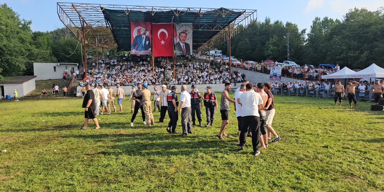 Kavgalı yağlı güreş: Jandarma müdahale etti