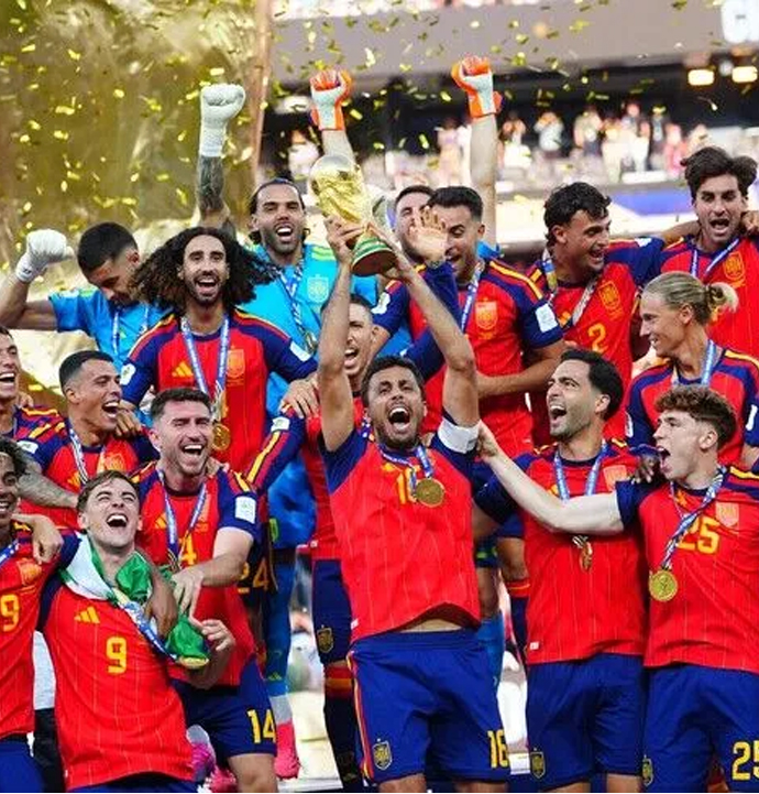 İspanya dünya futbolunun zirvesinde: Kupa matadorların oldu
