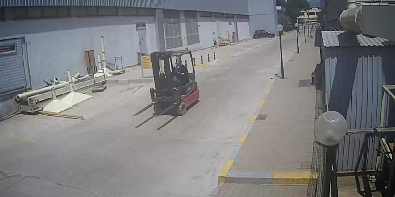 TIR'la çarpışan forklift sürücüsü Gül yaşamını yitirdi; kaza kameraya yansıdı (2)