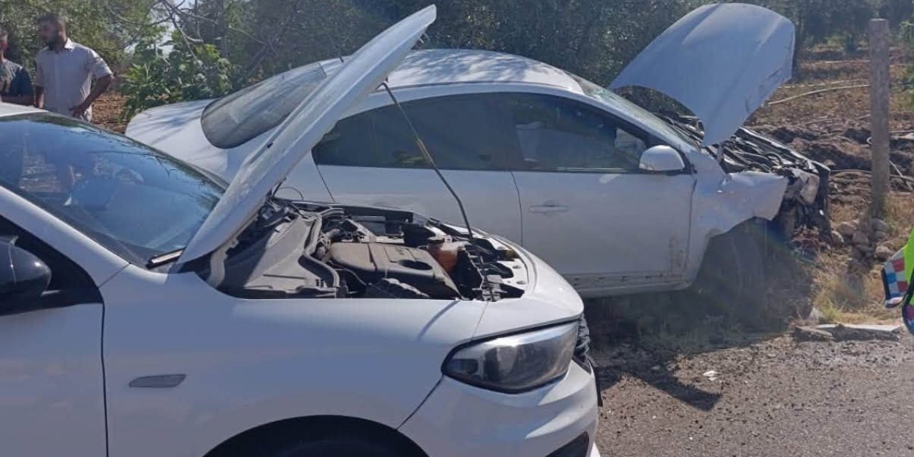 Adıyaman’da iki otomobil çarpıştı: 3 kişi yaralandı