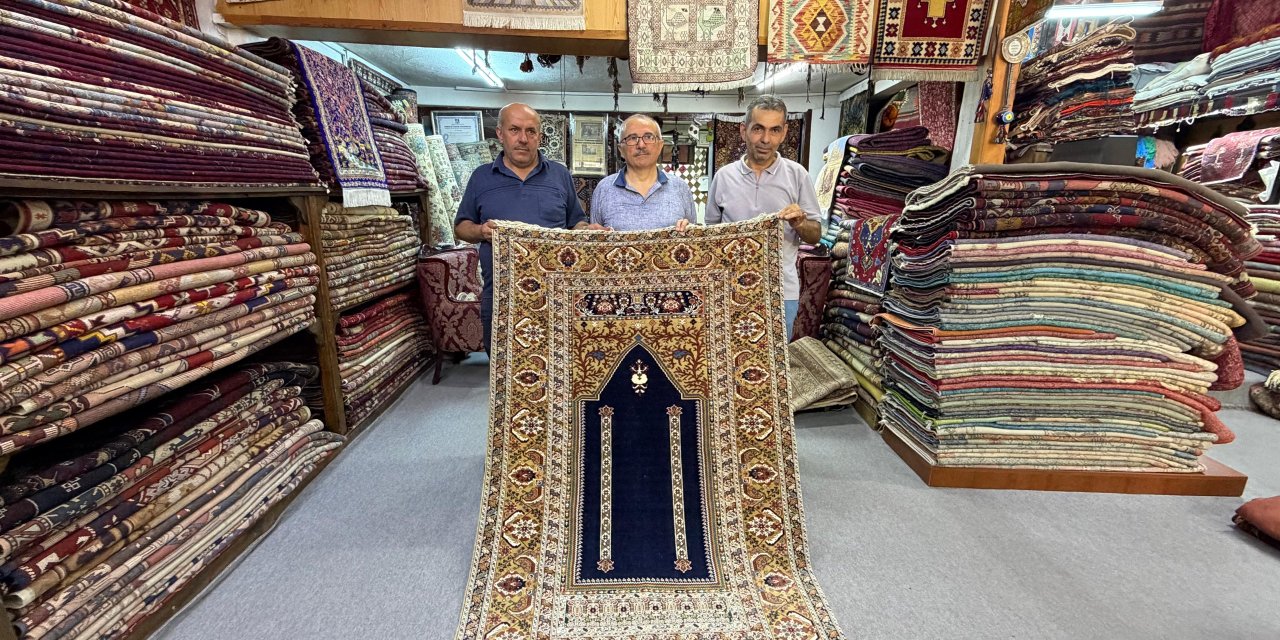 Ankara Kalesi’nin 45 yıllık ustası: Halı kilim tamir ediyor