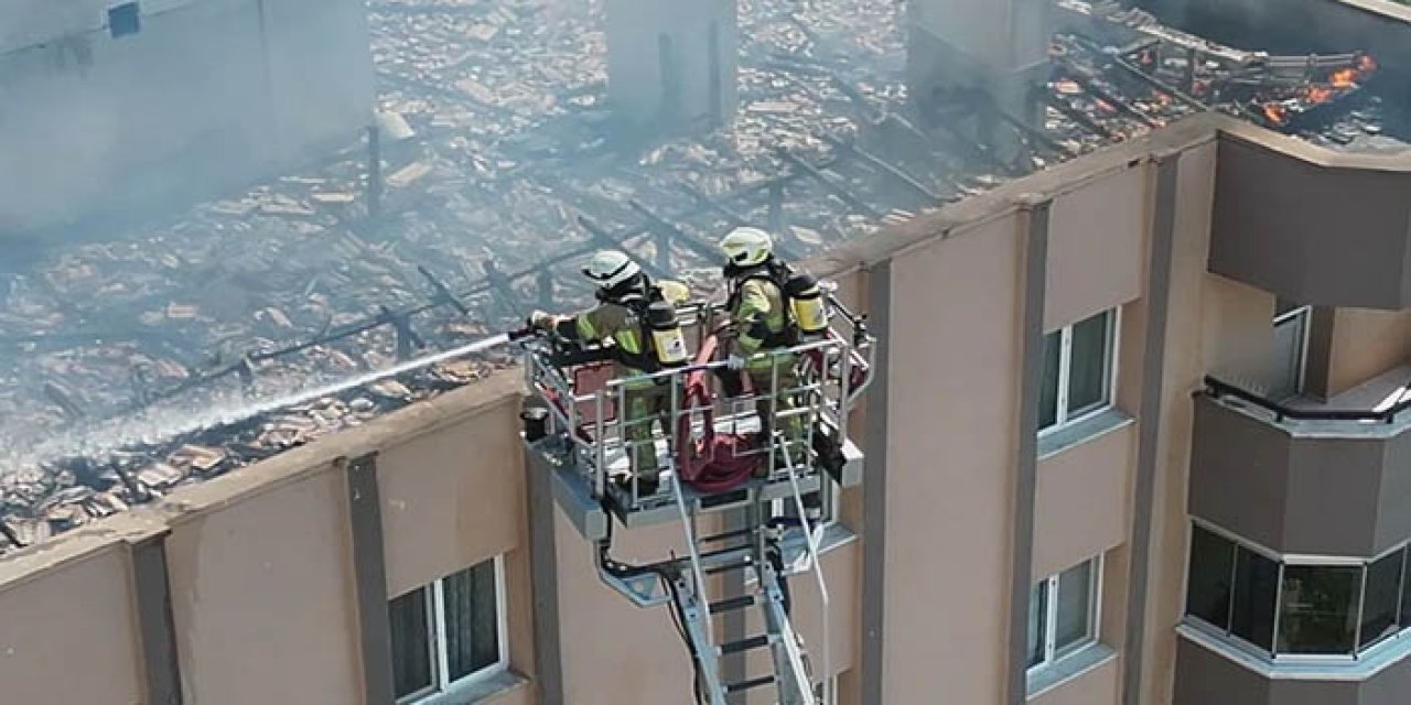 İzmir'de yangın: 3 kişi kurtarıldı
