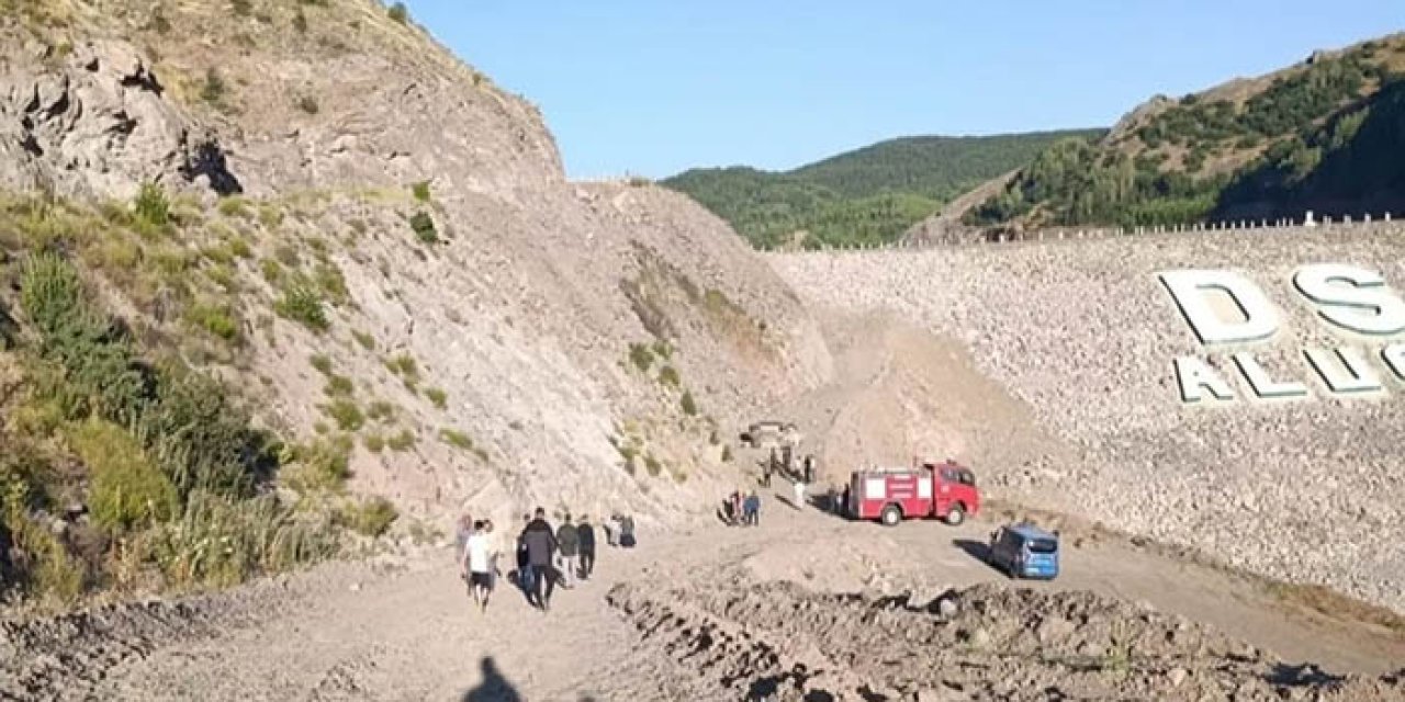 Otomobil dere yatağına yuvarlandı; 3 ölü, 3 yaralı