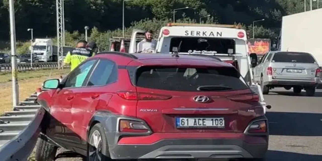 Bolu Dağı Tüneli girişinde otomobil bariyerlere çarptı: 2 yaralı