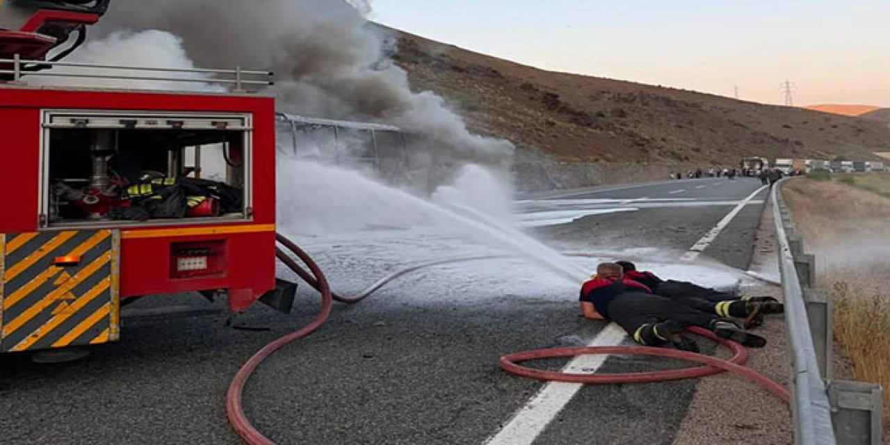 Erzincan’da yolcu otobüsü yandı