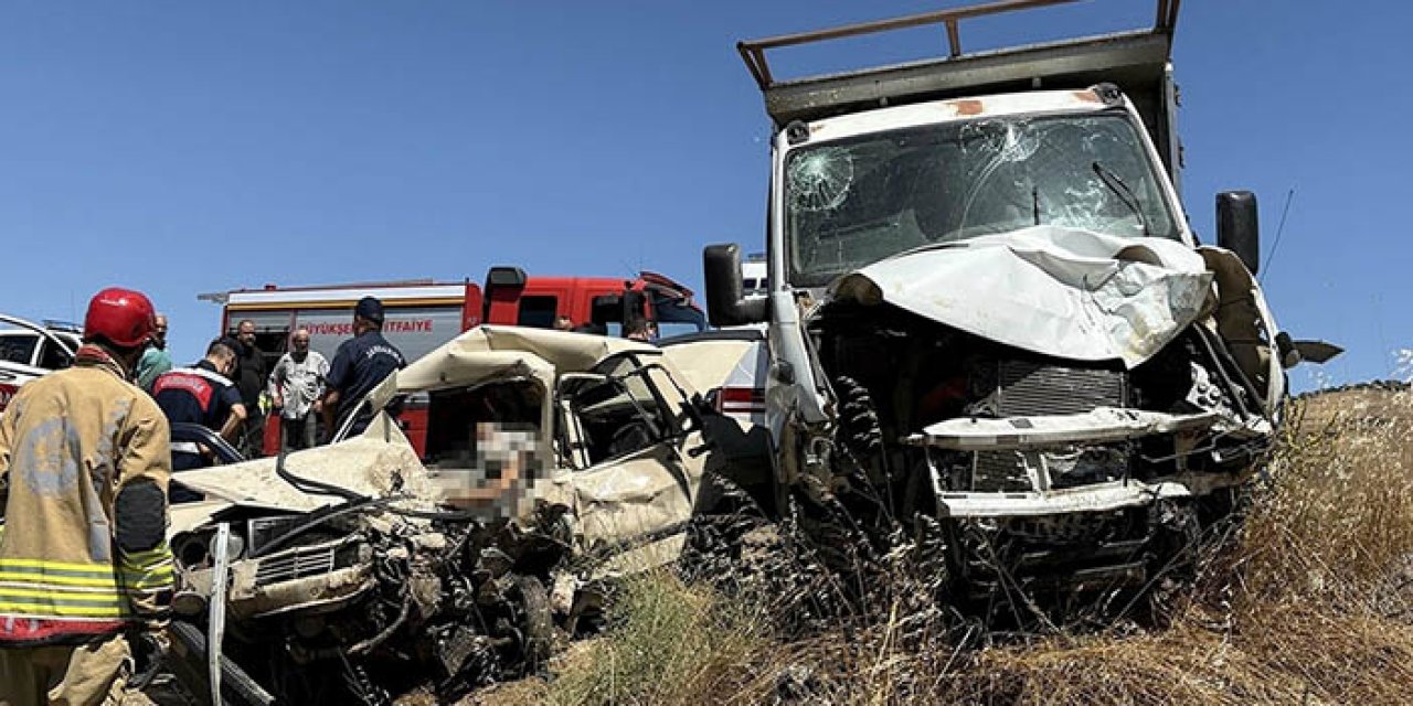 Manisa’da otomobille kamyonet çarpıştı: 1 ölü, 1 yaralı