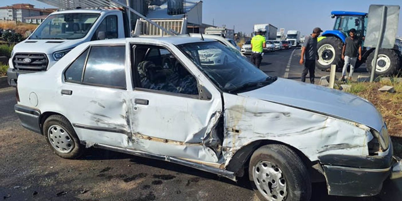 Şanlıurfa'da otomobil ile traktör çarpıştı: 4 yaralı