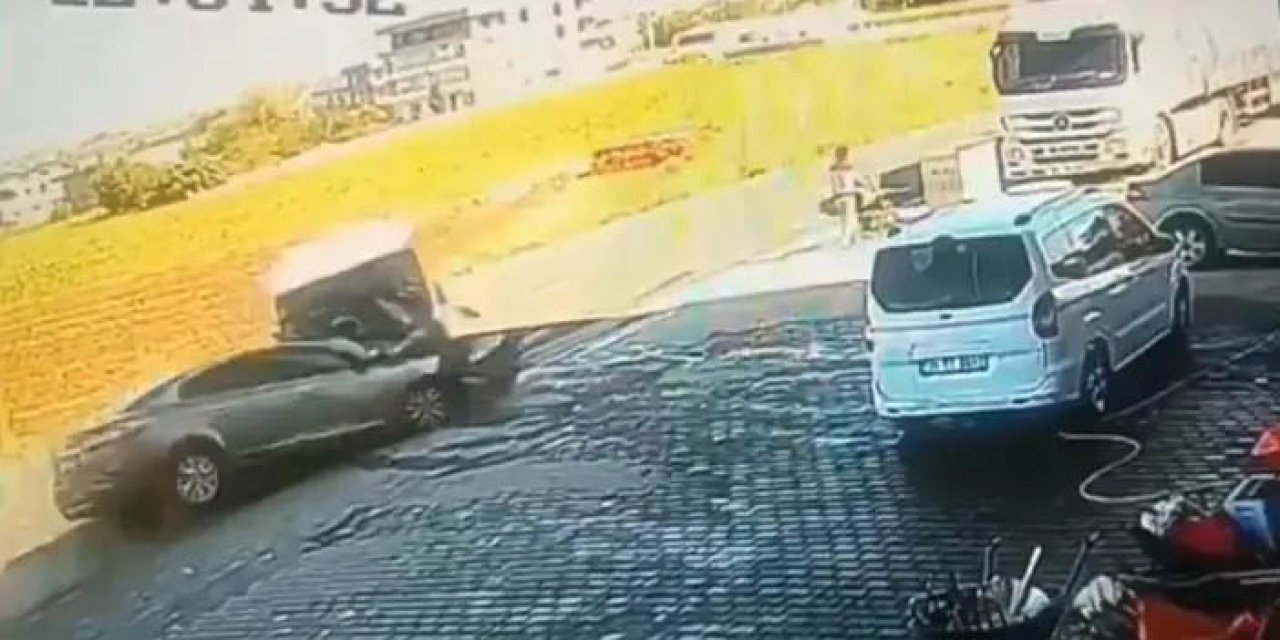 Diyarbakır'da otomobil ile minibüsün çarpıştığı kazada 3 kişi yaralandı