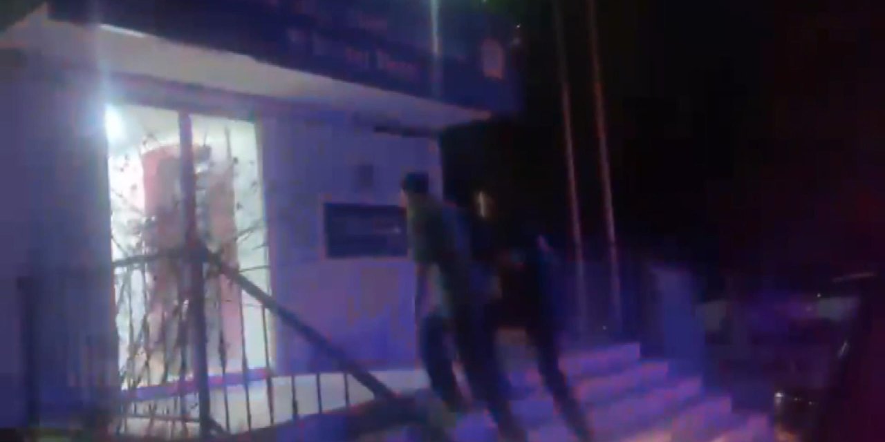 Parkta uygunsuz davranışlarda bulunan 2 kişi gözaltına alınd